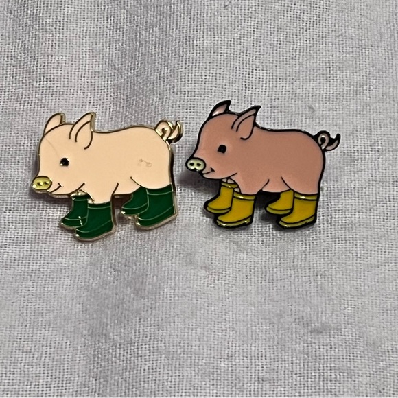 Lot of 2 Pig in Rain Boots Pins Trading pin personality flair new piglet pigs - Picture 2 of 3